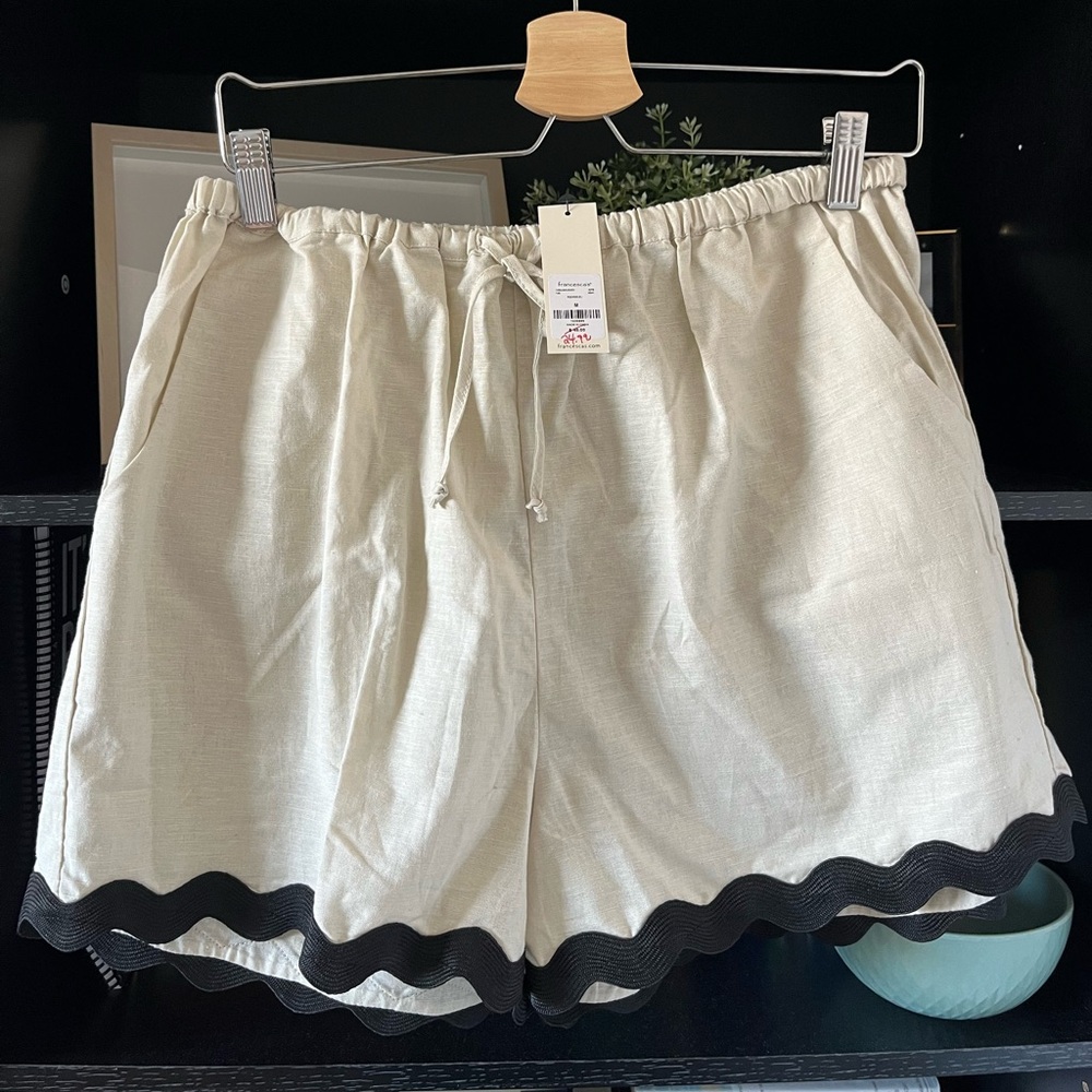 NWT Francesca’s Beige Linen Blend Shorts with Black Trim